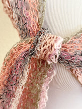 Load image into Gallery viewer, Charming shawl