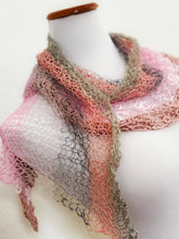 Load image into Gallery viewer, Charming shawl
