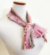 Load image into Gallery viewer, Charming shawl