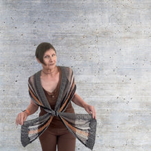 Load image into Gallery viewer, Emmen shawl