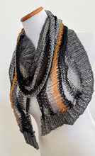 Load image into Gallery viewer, Emmen shawl