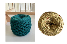 Load image into Gallery viewer, Fallish shawl