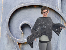 Load image into Gallery viewer, Ferrer shawl