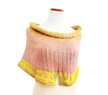 Load image into Gallery viewer, Della cowl