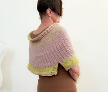 Load image into Gallery viewer, Della cowl