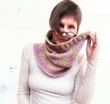 Load image into Gallery viewer, Flowers abound cowl - yarnz2GO.com