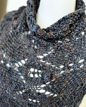 Load image into Gallery viewer, Ferrer shawl