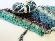 Load image into Gallery viewer, Garron shawl