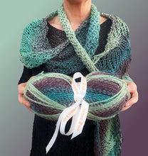 Load image into Gallery viewer, Garron shawl