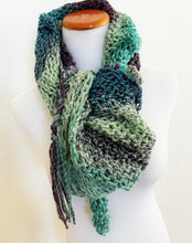 Load image into Gallery viewer, Garron shawl