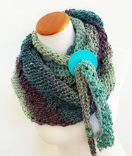 Load image into Gallery viewer, Garron shawl