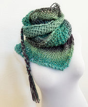 Load image into Gallery viewer, Garron shawl sample