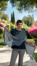 Load image into Gallery viewer, Lutz shawl