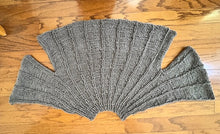 Load image into Gallery viewer, Idris sweater pattern