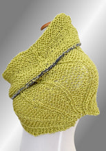 Load image into Gallery viewer, Idris shawl