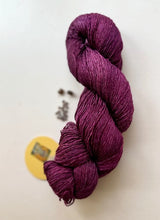 Load image into Gallery viewer, Leaves necklace, knit kit