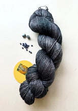 Load image into Gallery viewer, Leaves necklace, knit kit