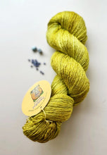 Load image into Gallery viewer, Leaves necklace, knit kit