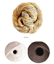 Load image into Gallery viewer, Line by line shawl