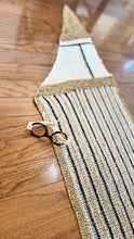 Load image into Gallery viewer, Line by line shawl