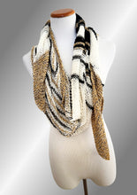 Load image into Gallery viewer, Line by line shawl