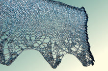 Load image into Gallery viewer, Lutz shawl