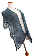 Load image into Gallery viewer, Lutz shawl sample