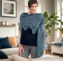 Load image into Gallery viewer, Lutz shawl sample