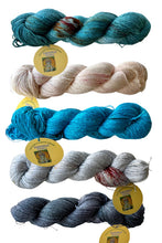 Load image into Gallery viewer, Moji cowl