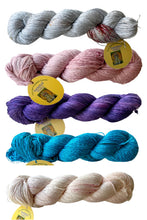 Load image into Gallery viewer, Moji cowl