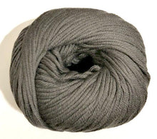 Load image into Gallery viewer, 4 Hearts square, knit kit