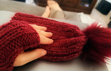 Load image into Gallery viewer, Ribbed hat & mitts set, use coupon code
