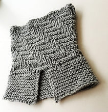 Load image into Gallery viewer, Shifting lines cowl