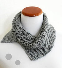 Load image into Gallery viewer, Shifting lines cowl