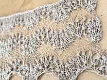 Load image into Gallery viewer, Shining shawl pattern