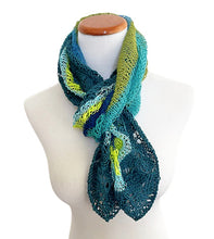 Load image into Gallery viewer, Splashing waves shawl, pattern - yarnz2GO.com