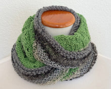 Load image into Gallery viewer, Velia shawl