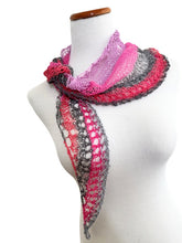 Load image into Gallery viewer, Pendola, a petite shawl