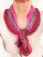 Load image into Gallery viewer, Pendola, a petite shawl