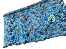 Load image into Gallery viewer, Antje, a cabled cowl kit
