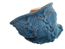 Load image into Gallery viewer, Antje, a cabled cowl kit