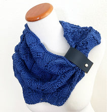 Load image into Gallery viewer, Grotto cowl, knit kit