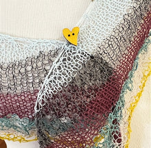 Load image into Gallery viewer, Hourglass shawlette