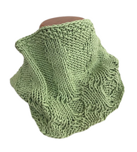 Load image into Gallery viewer, Lizzie cowl, kit