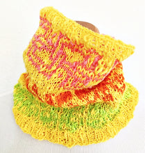 Load image into Gallery viewer, Mixing it up cowl, pattern - yarnz2GO.com