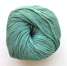 Load image into Gallery viewer, 4 Hearts square, knit kit