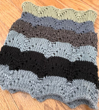 Load image into Gallery viewer, Upside down tree cowl - yarnz2GO.com