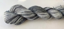 Load image into Gallery viewer, Sian cowl - yarnz2GO.com