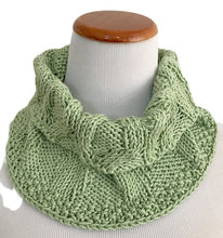 Load image into Gallery viewer, Lizzie cowl, kit