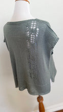 Load image into Gallery viewer, Blooms and lace top - yarnz2GO.com
